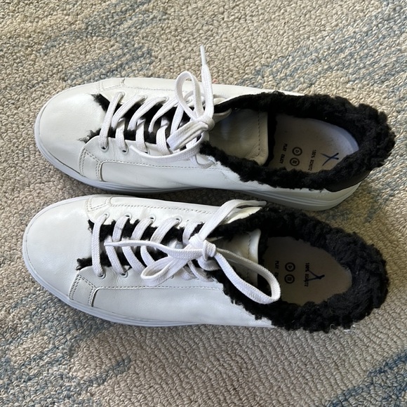 SCHUTZ KRISTEN WHITE LEATHER PLAIN SNEAKERS SHEARLING SIZE 8.5 EUC - Picture 12 of 13